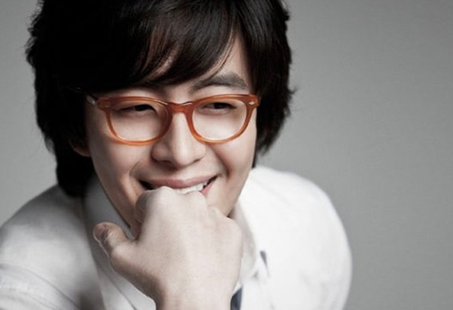 Khác với đồng nghiệp cùng lứa, Bae Yong Joon nghỉ hưu non, chuyển sang hậu trường khi lập công ty giải trí KeyEast.