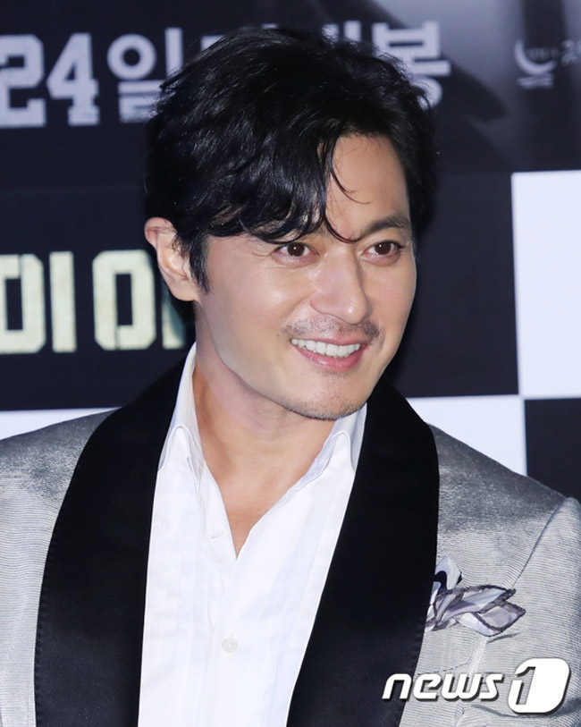 Vào thời điểm đó, những vai diễn trong câu chuyện tình yêu không thành – đặc trưng của phim Hàn được Jang Dong Gun thể hiện thành công, đem lại tên tuổi rộng rãi cho anh ở châu Á.