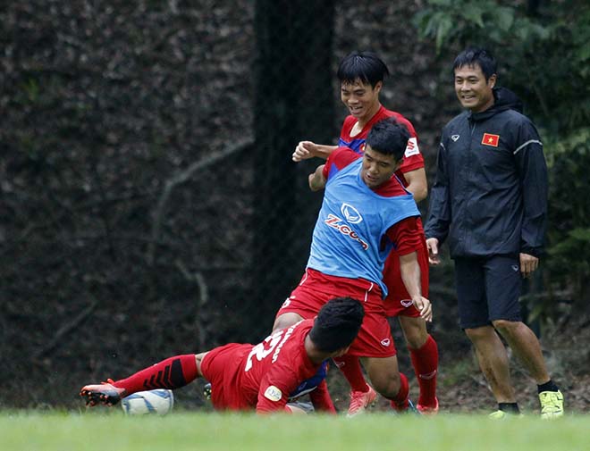 Hết Malaysia “chơi khó”, U22 Việt Nam phải &#34;chạy trốn ông Trời&#34; - 5