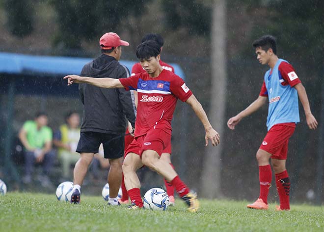 Hết Malaysia “chơi khó”, U22 Việt Nam phải &#34;chạy trốn ông Trời&#34; - 8