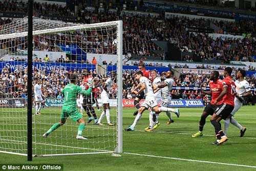 Chi tiết Swansea - MU: &#34;Quỷ đỏ&#34; đại phá Liberty (KT) - 4