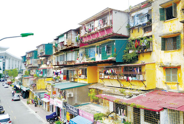 Nhà chờ sập hễ mưa thành ao: Kẻ muốn đi, người bám trụ - 2