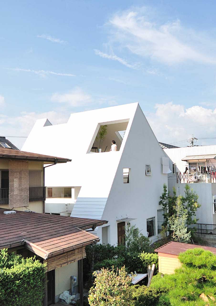 Ấn tượng với căn nhà trắng như núi tuyết giữa lòng phố thị - 4