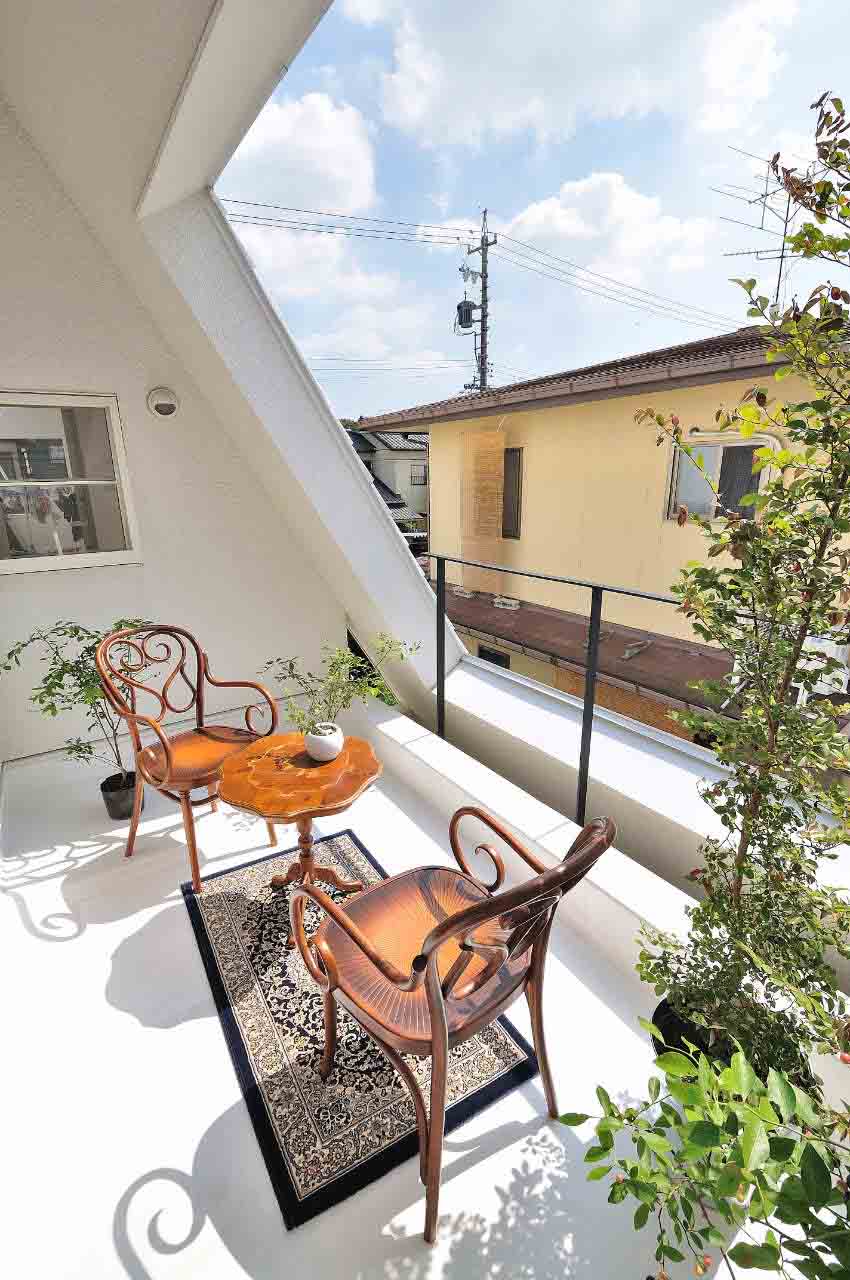 Ấn tượng với căn nhà trắng như núi tuyết giữa lòng phố thị - 7