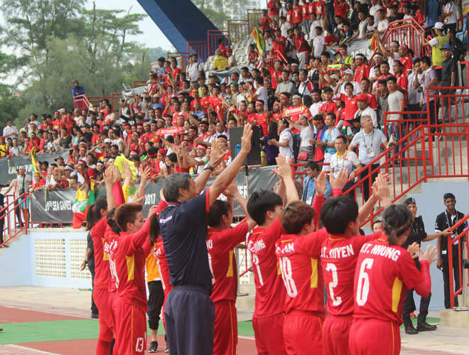 Nữ Việt Nam đè bẹp Myanmar, &#34;tướng&#34; Chung hẹn tranh Vàng Thái Lan - 2