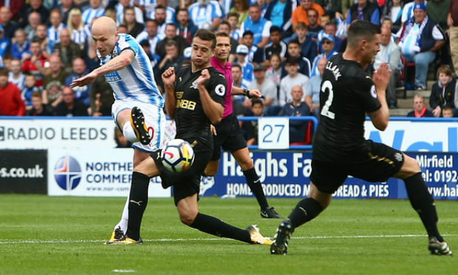 Huddersfield - Newcastle: Cú sút sấm sét đoạt 3 điểm - 1