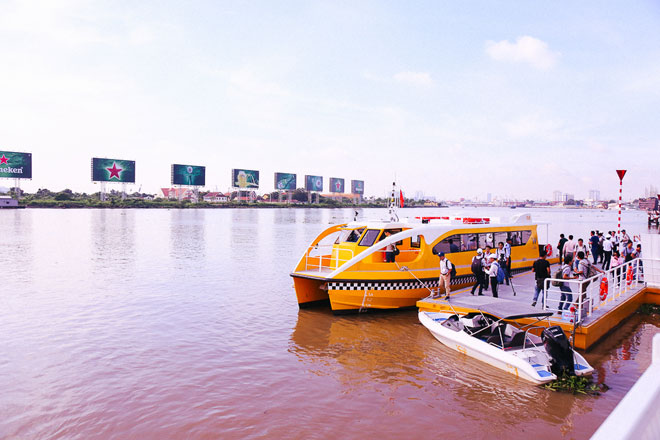 Cận cảnh “xe buýt” chạy trên mặt nước đầu tiên ở Sài Gòn - 1