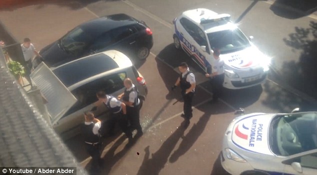Video cảnh sát Pháp bắn chết tài xế vì không ra khỏi xe - 1
