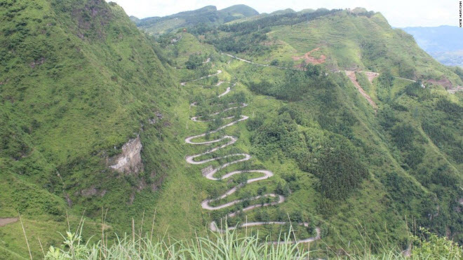 Sợ "bắn tim" lướt xe trên cung đường 24 khúc cua “tử thần” - 5