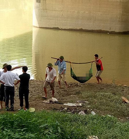 HN: Nam thanh niên chết bất thường trên sông, mặt dính đầy bùn đất - 1