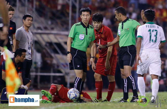 Công Phượng &#34;bắn tiếng Anh&#34; cứu U22 VN khỏi đòn &#34;đấu võ&#34; của Indonesia - 4