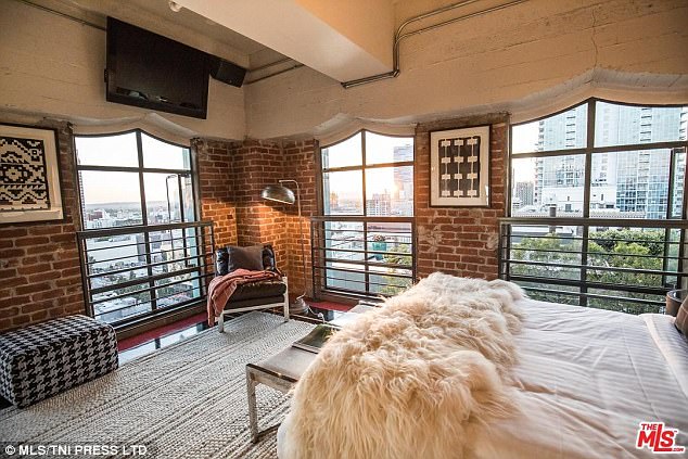 Con gái sao "Cướp biển Caribe" chụp ảnh bán nude đón tuổi 18 - 5