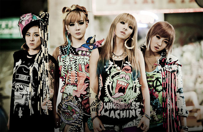 Chê Ariana, 2NE1 mắc bệnh ngôi sao, Thùy Minh bị fan cuồng chỉ trích - 2