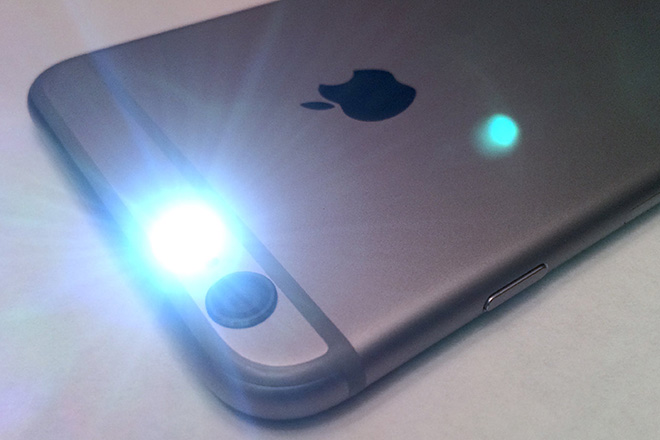 Thủ thuật iPhone: Nhận biết có thông báo mới bằng đèn flash và xem ngay - 1