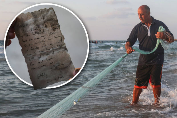 Palestine: Ngư dân nhặt được vỏ chai có lời nhắn bất ngờ - 1