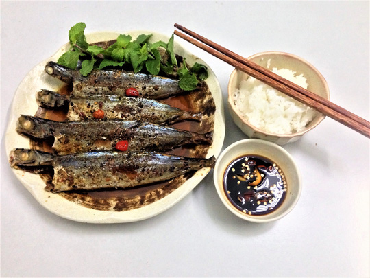 "Vét nồi" với cá nục kho tiêu đậm đà - 5