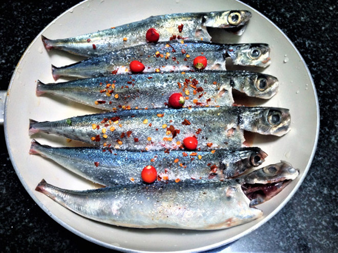 "Vét nồi" với cá nục kho tiêu đậm đà - 3