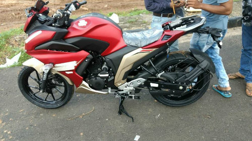 Thích xe côn, chọn Yamaha Fazer 25 hay Bajaj Pulsar RS200? - 5