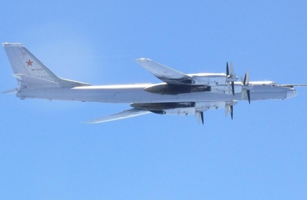 Máy bay ném bom hạt nhân Nga bất ngờ áp sát Triều Tiên - 1