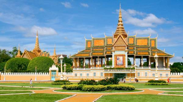 Khám phá vẻ tráng lệ của cung điện hoàng gia Campuchia