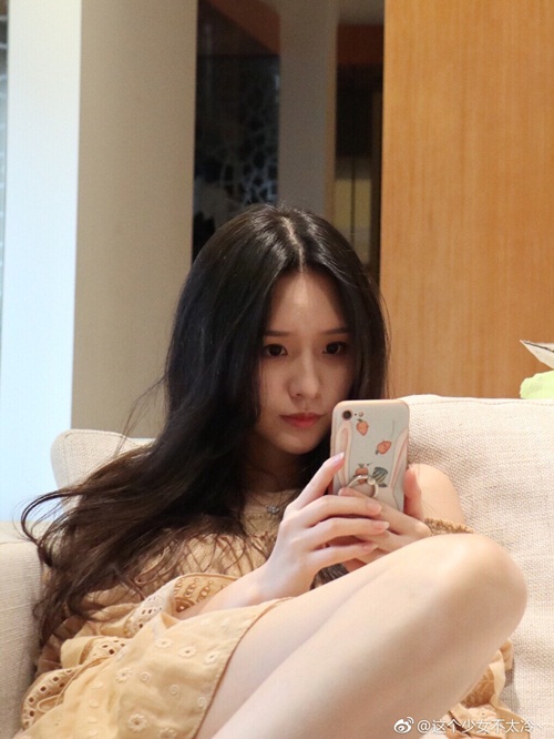 Cô gái 25 tuổi kiếm được 100 tỷ nhờ nghề "giao lưu" - 4