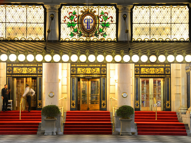 Kể từ khi mở cửa vào năm 1907, khách sạn dát vàng Plaza đã trở thành biểu tượng của không chỉ của thành phố New Youk mà còn mang tính toàn cầu.
