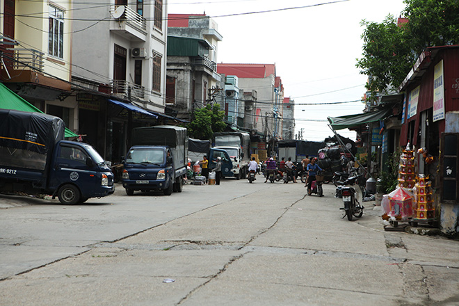 &#34;Xế hộp, iphone&#34; ế ẩm, thời trang địa phủ thăng hoa tháng &#34;cô hồn&#34; - 1