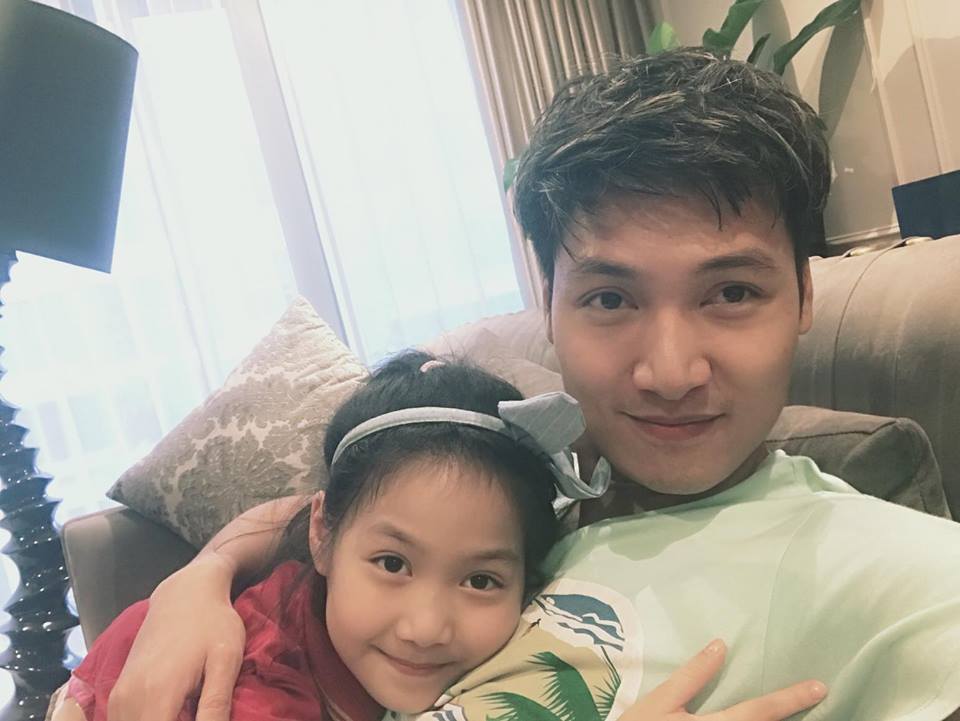 Tình cũ Công Phượng khoe eo thon, dáng chuẩn - 6