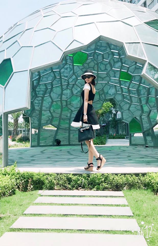 Tình cũ Công Phượng khoe eo thon, dáng chuẩn - 8