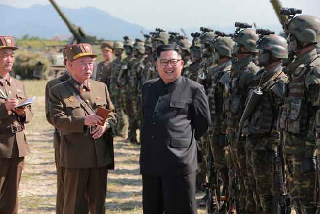Ông Kim Jong-un thị sát tấn công giả định Hàn Quốc - 1