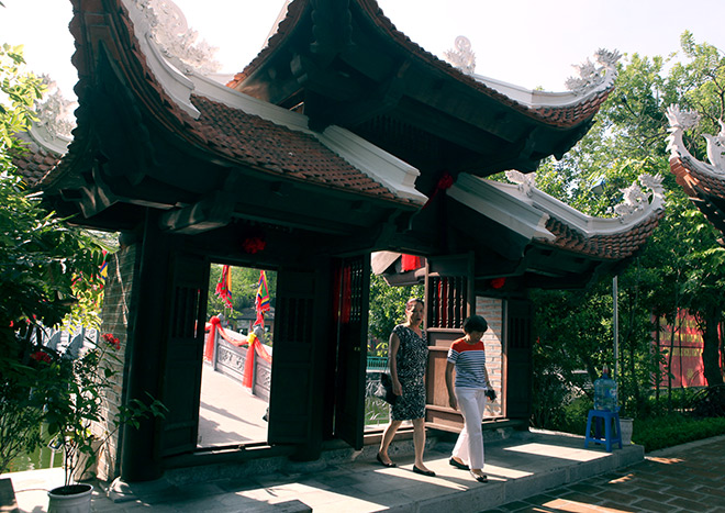 Bất ngờ trước vẻ đẹp của ngôi đền được phục dựng từ quán giải khát - 4