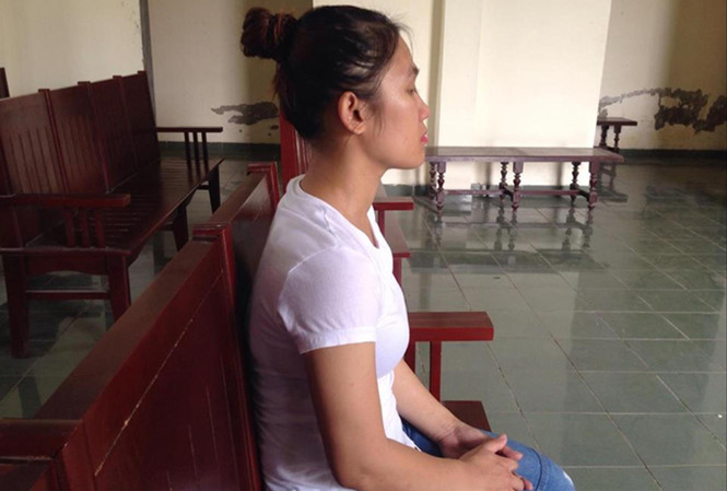 Thiếu phụ làm sứt mép bàn thoát án tù giam - 2