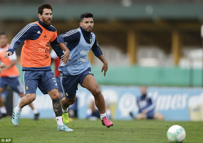 ĐT Argentina lâm nguy: Messi trở lại, quyết sắm vai “Thần hộ mệnh” - 3