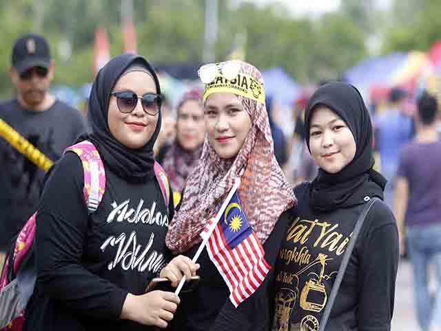 Thiếu nữ xinh Malaysia háo hức ”đấu” vạn fan Thái Lan chung kết SEA Games