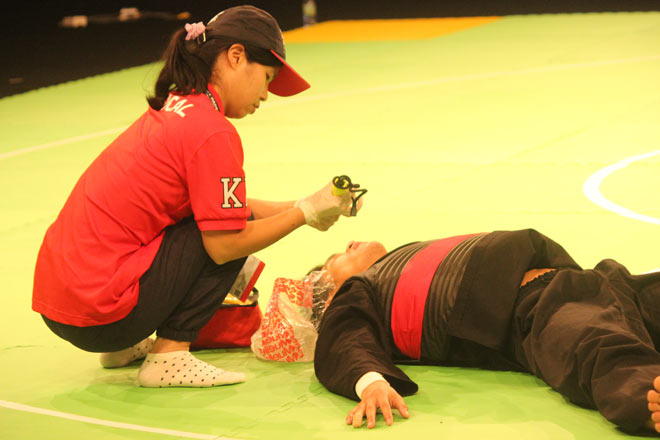 Võ đài Pencak Silat “nóng rực”: Người đẹp tỏa sáng, nam võ sỹ thắng kỳ lạ - 8