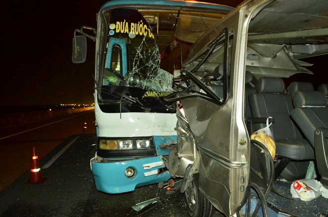 2 ô tô đâm nhau trên cao tốc TP.HCM – Trung Lương, 7 người thương vong - 1