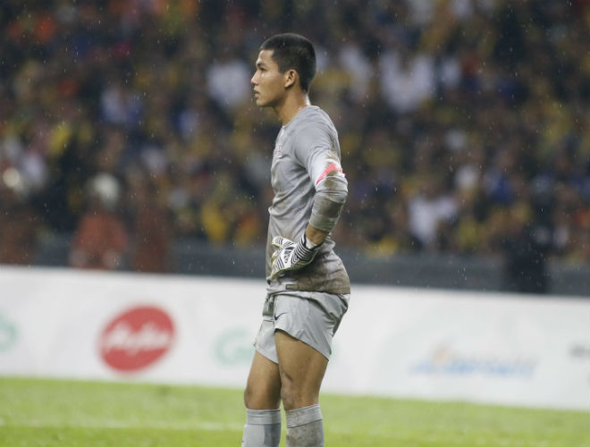 Thủ môn Malaysia học theo Phí Minh Long, triệu fan ví với &#34;bàn tay của Chúa&#34; - 1