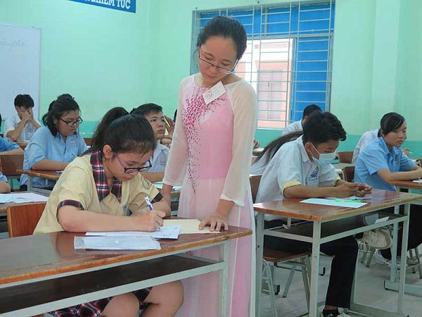 Thầy trò ‘choáng’ khi đổi mới thi lớp 10 - 1