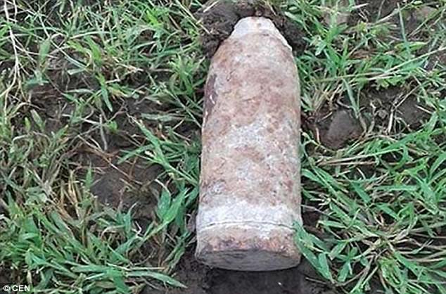 Cảnh sát Ấn Độ ôm bom khủng chạy thục mạng, cứu 400 người - 2