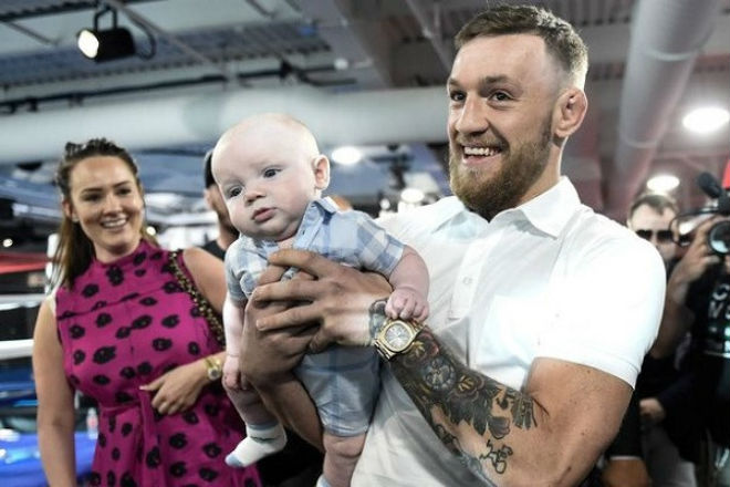 Bóng hồng khiến &#39;Gã hề&#39; McGregor trở thành kẻ tình si - 3