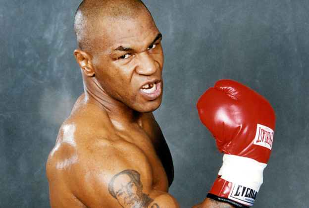 Sẽ ra sao nếu tay đấm thép Mike Tyson chạm trán huyền thoại võ thuật Lý Tiểu Long? - 1