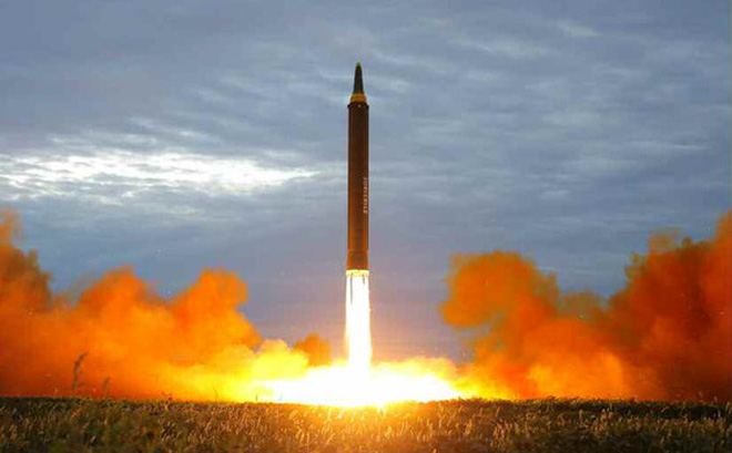 Vì sao Triều Tiên mạo hiểm phóng tên lửa ngay tại thủ đô? - 1