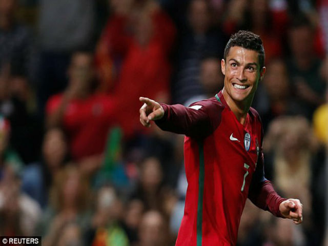 Ronaldo ghi siêu phẩm, lập kỷ lục và... đoạn tuyệt ân nghĩa MU