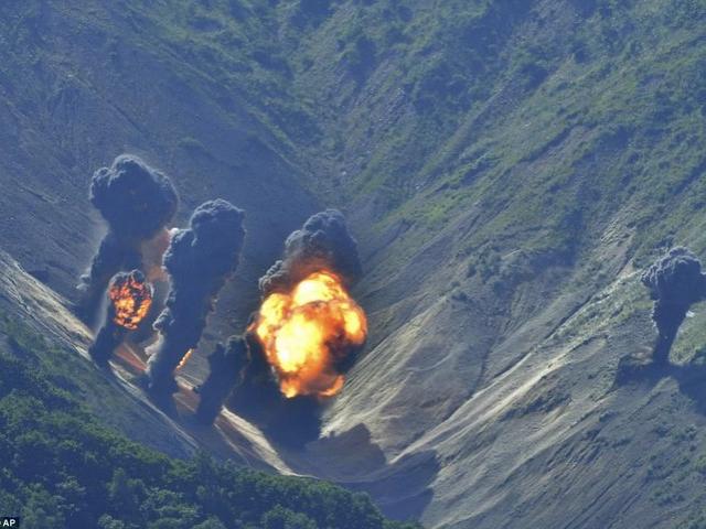 Mỹ ném bom “khủng” ngay gần biên giới Triều Tiên