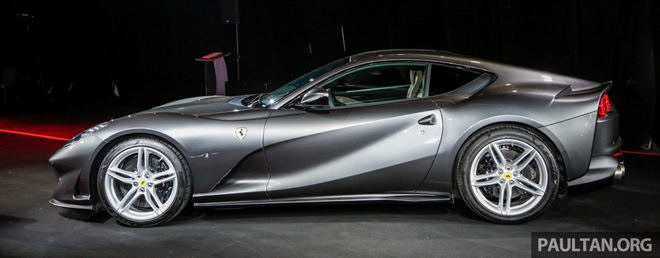 Ferrari 812 Superfast giá chưa thuế "chỉ" 8,38 tỷ đồng - 2