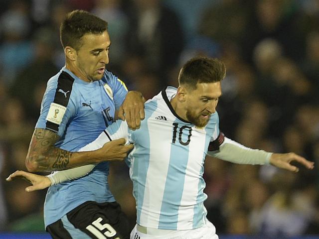 Messi vẫn “cóng chân” khi lên tuyển, ĐT Argentina lâm nguy