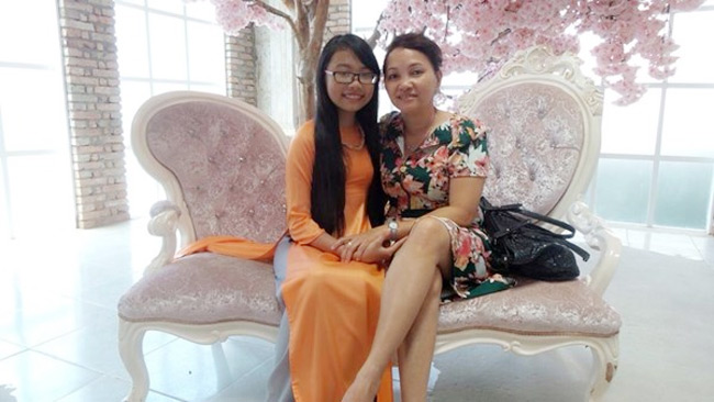 Không những thế, con gái nuôi của Quang Lê còn phụ gia đình mua nhà mới khang trang ở gần căn nhà cũ.