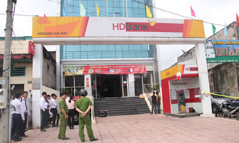 Người đàn ông dũng cảm đuổi đánh nghi phạm cướp ngân hàng ở Đồng Nai - 1