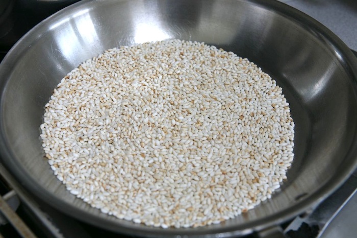 Dịp nghỉ lễ, trổ tài làm sữa gạo thơm ngon, bổ dưỡng đãi cả nhà - 3