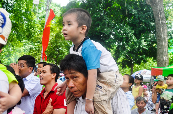 “Biển người” đông như nêm trong các khu vui chơi ở Sài Gòn - 10